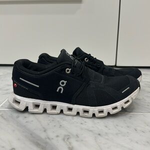 OnCloud Black Tennis Shoes - size 7.5